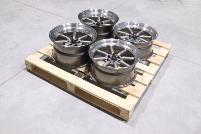 Set of JR19 17x8 ET0 + 17x9 ET-25 3x112 Gun Metal (1)