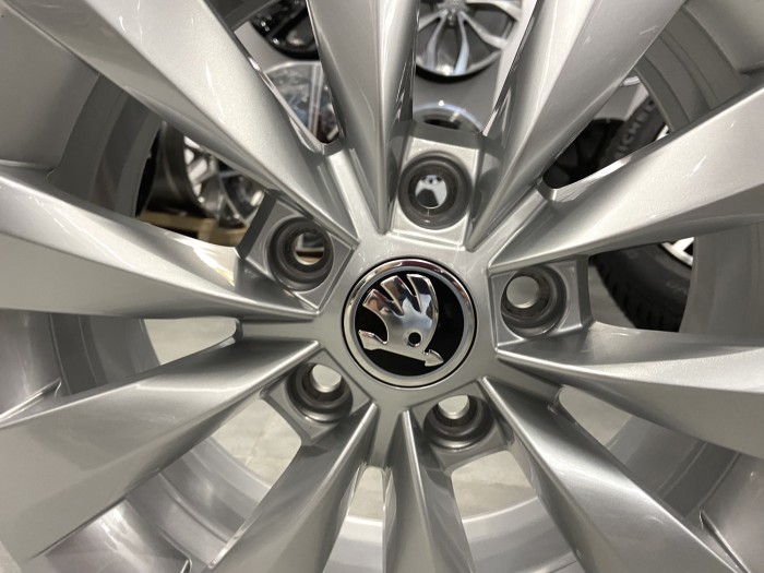 Oryginalne felgi 16 5x112 ET43 SKODA KAROQ (2)