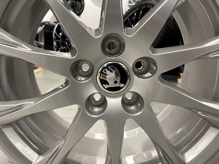 17” 5x112 Oryginalne felgi AUDI VW SKODA 8W0601025C (2)