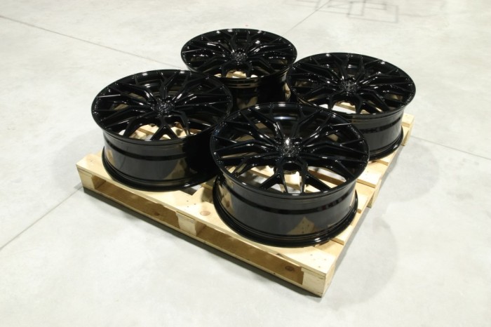 Set of CVR1 22x9 ET39 5x108 Gloss Black