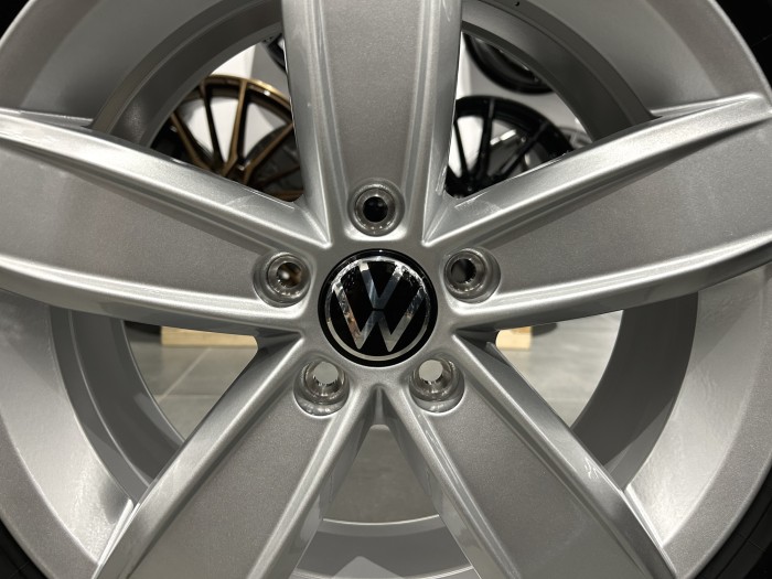 Oryginalne koła zimowe 17 5x112 VW Passat T-ROC Skoda Superb