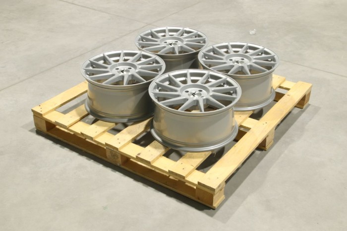 Set of JR22 17x8 ET35 4x100 Gloss Silver (1)