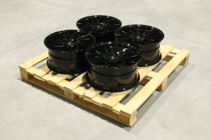 Set of JR28 17x8 ET32 4x108 Gloss Black (1)