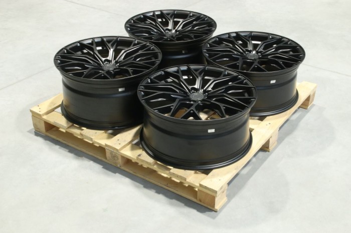 Set of CVR1 21x9,5 ET40 + 21x10,5 ET45 5x114,3 Carbon Graphite (1)
