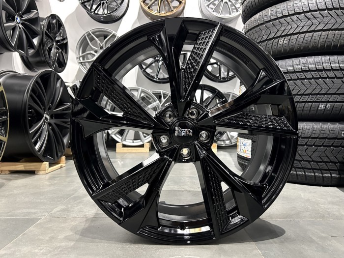 Felga aluminiowa 19 5x108 ET45 MAM RS6 BP (2)