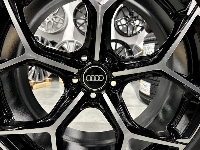 Koła letnie GMP Ultrivity 20 5x112 ET38 Audi A6 C8 Pirelli 255/40R20 (4)