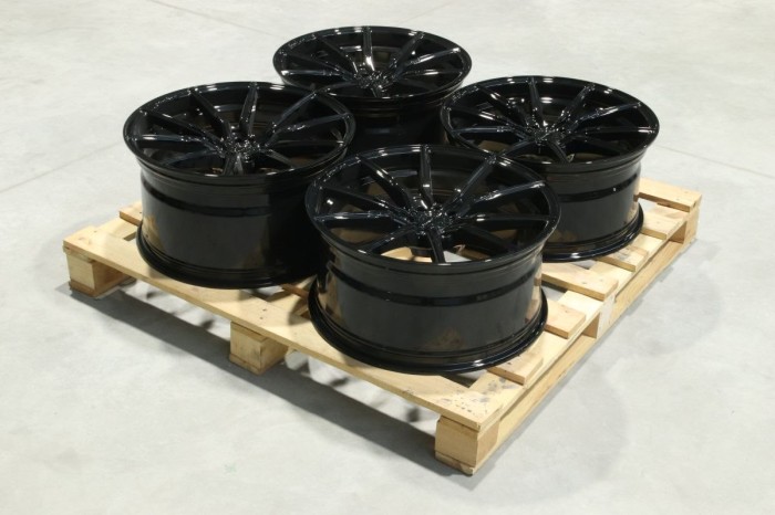 Set of CVR4 20x9,5 ET30 + 20x10,5 ET45 5x114,3 Gloss Black (1)