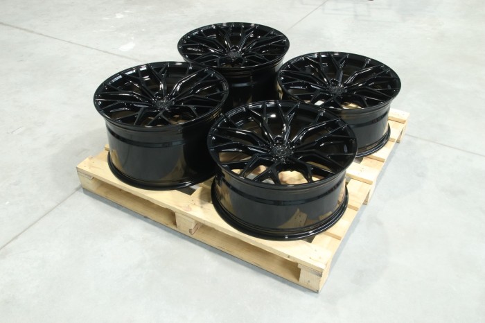 Set of CVR1 21x9,5 ET25 + 21x11,5 ET33 5x120 Gloss Black (1)