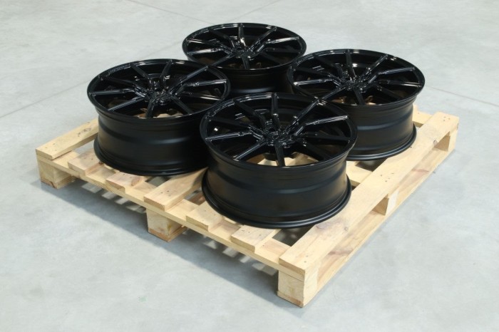 Set of CVR4 19x8 ET27 5x114,3 Gloss Black (1)