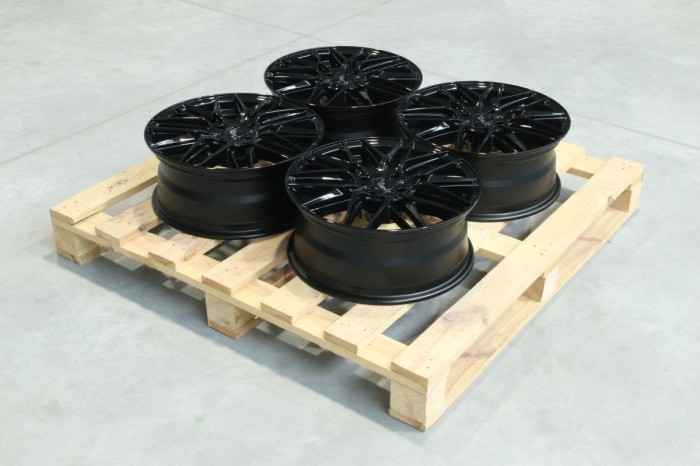 Set of JR28 17x7 ET20 4x108 Gloss Black (1)