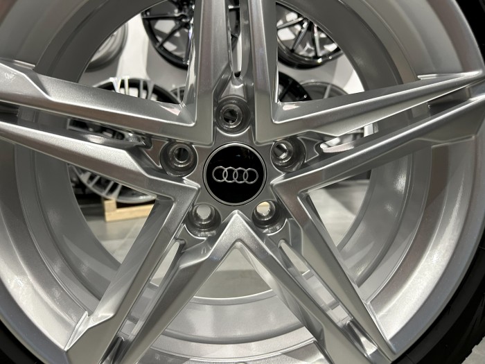 Oryginalne koła zimowe 18 5x112 ET40 Audi A4 B9 B8 (4)