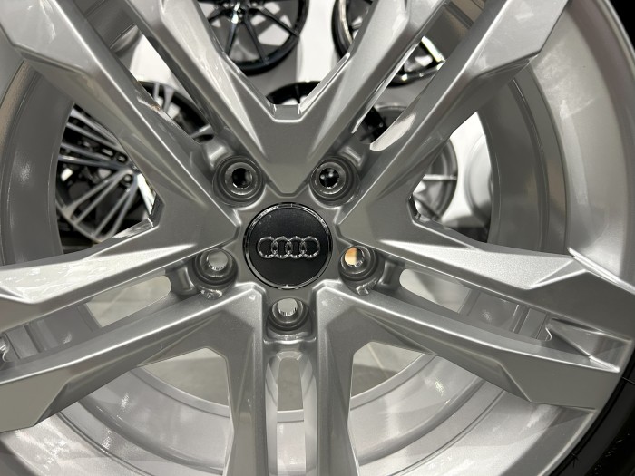 Oryginalne koła zimowe 18 5x112 ET29 Audi A4 B9 B8 (3)