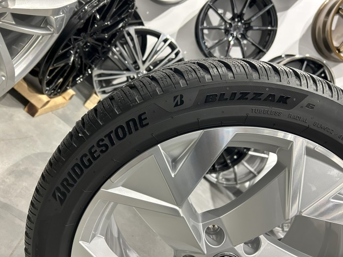 Oryginalne koła zimowe 18 5x112 ET44 SKODA Superb IV 235/45R18 Bridgestone (4)