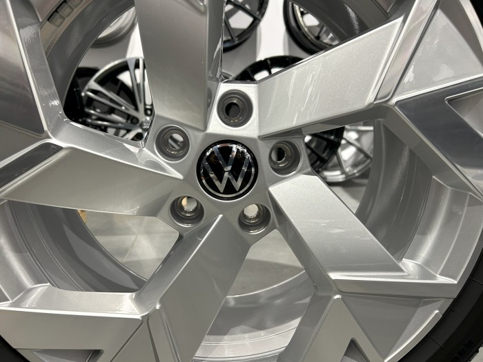 Oryginalne koła zimowe 18 5x112 ET44 VW Passat B9 235/45R18 Bridgestone (3)