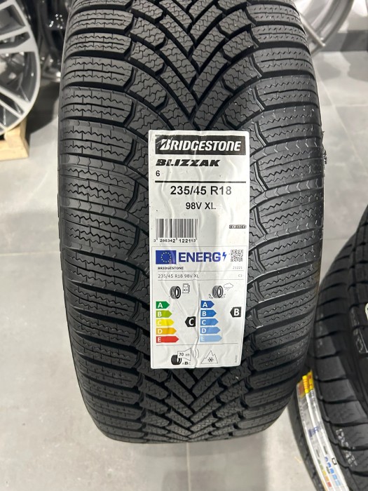 Oryginalne koła zimowe 18 5x112 ET40 Audi A5 B10  (3)