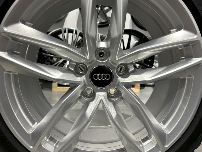 Oryginalne koła zimowe 18 5x112 ET40 Audi A5 B10  (3)