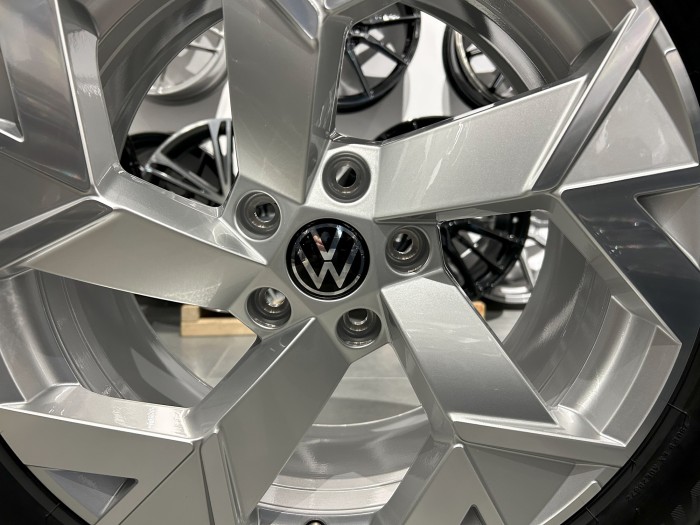 Oryginalne koła zimowe 18 5x112 ET44 VW Tiguan II III 235/55R18 Firestone (3)