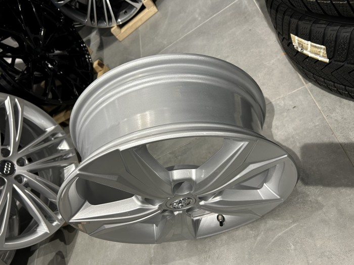 Oryginalne felgi 17 5x114.3 ET45 60.1 TOYOTA CHR I / Corolla Cross (3)