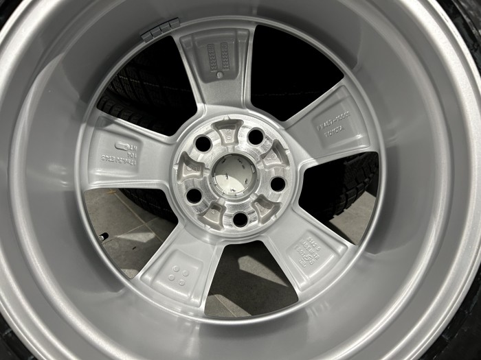Oryginalne koła zimowe 17 5x114.3 ET45 Toyota CHR I Corolla Cross (4)