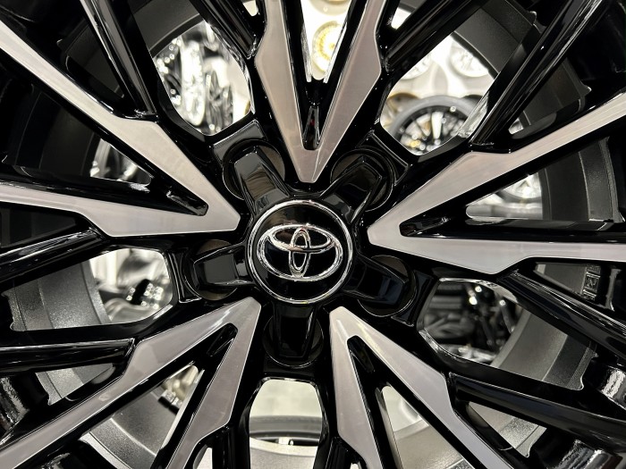 Oryginalne koła zimowe 18 5x114.3 ET50 Toyota CHR I Corolla Cross (3)