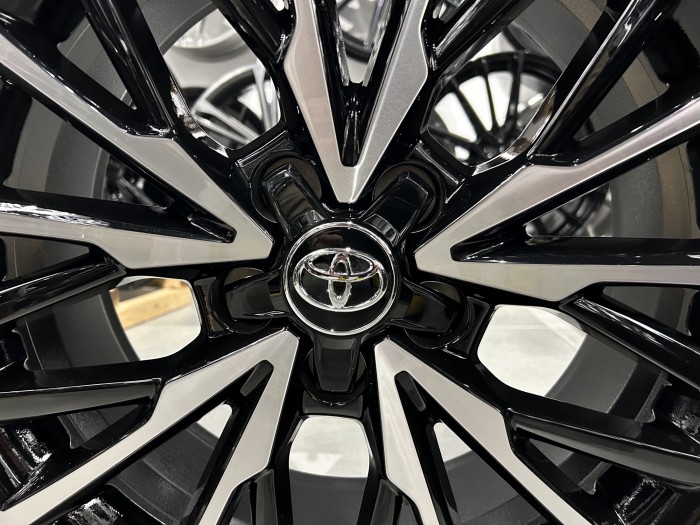 Oryginalna felga 18 5x114.3 ET50 60.1 TOYOTA CH-R Corolla Cross Yaris Cross (3)