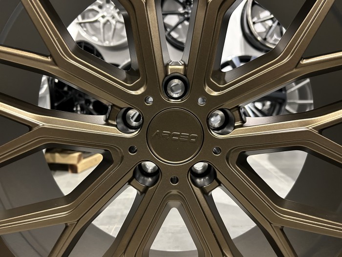 21x9 5x112 ET25 66.6 Arceo  Roma Brąz satyna (4)