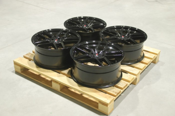 Set of JR25 19x8,5 ET35 5x114,3 Gloss Black (1)