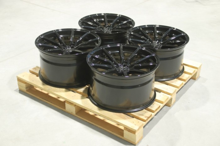 Set of CVR4 20x11 ET25 + 20x11 ET30 5x112 Gloss Black (1)