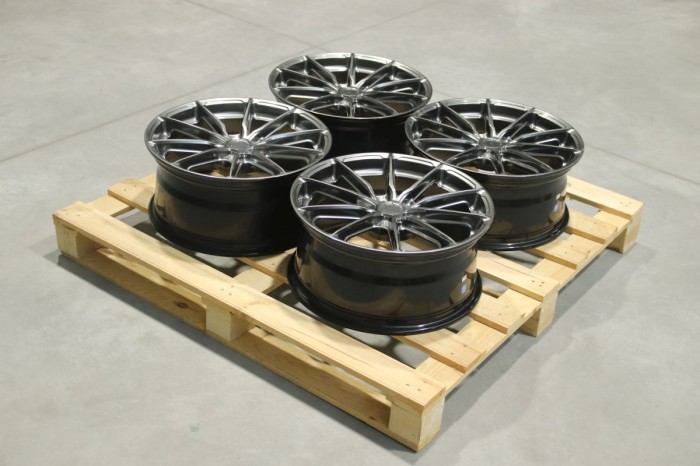 Set of JR37 18x8 ET40 5x100 Hyper Black (1)