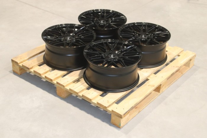 Set of JR28 17x8 ET38 4x100 Gloss Black (1)