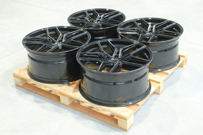 Set of CVR5 22x10,5 ET19 5x112 Double Tinted Black (1)