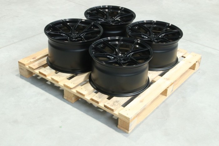 Set of SL01 18x9,5 ET30 + 18x10,5 ET38 5x120 Gloss Black (1)