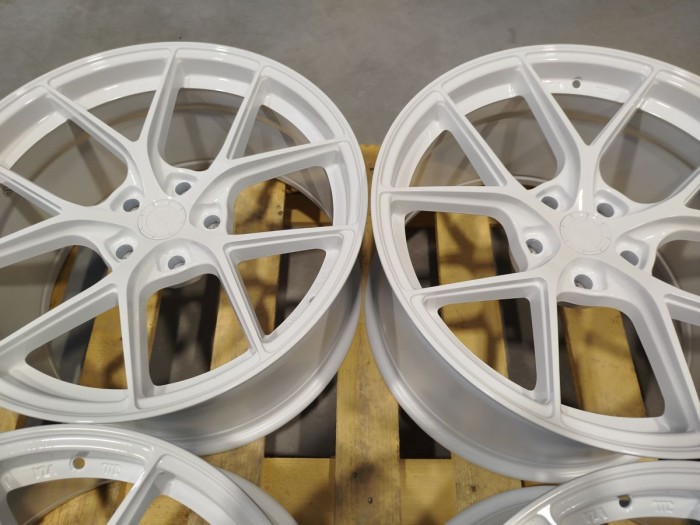 Set of SL01 19x9,5 ET25 + 19x10,5 ET35 5x120 White (2)