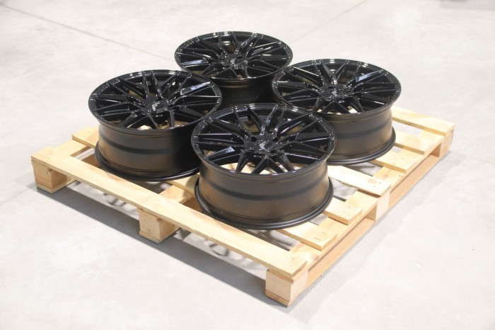 Set of JR28 18x7,5 ET25 4x108 Gloss Black (1)