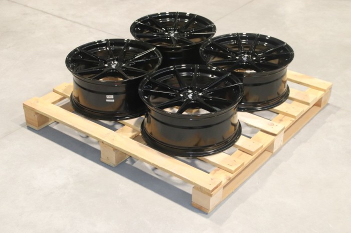 Set of JR21 18x8 ET37 5x100 Gloss Black (1)