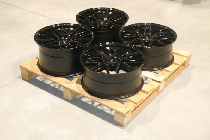 Set of JR28 20x8,5 ET35 + 20x10 ET40 5x114,3 Gloss Black (1)