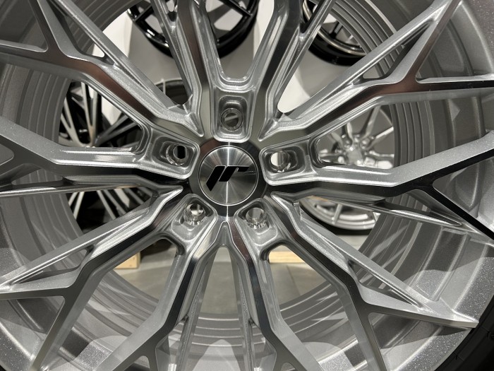 Koła letnie 20 5x112 Japan Racing JR49 Audi Q5 Bridgestone 255/45R20 (3)