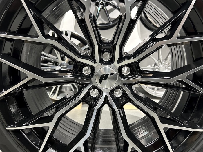 Koła letnie 20 5x112 Japan Racing JR49 Audi A6 C8 C9 A7 4K Pirelli 255/40R20 (3)