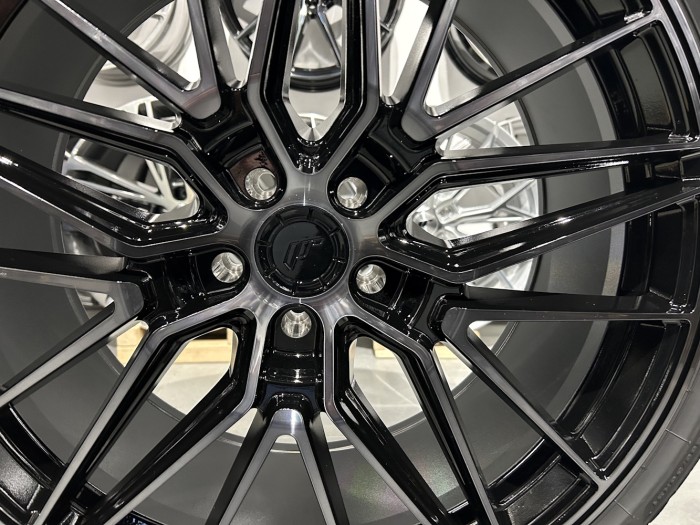 Koła letnie 21 x9.5 5x112 ET30 Japan Racing JR38 Audi A7 255/35R21 Bridgestone (3)