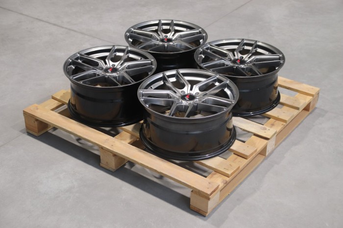 Set of JR25 18x8,5 ET20 5x120 Hyper Black (1)