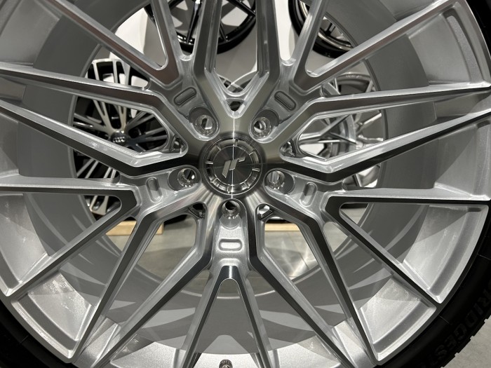 Koła letnie 20 x9 5x112 ET30 Japan Racing JR38 Audi A6 C8 C9 A7 4K 255/40R20 Bridgestone (3)