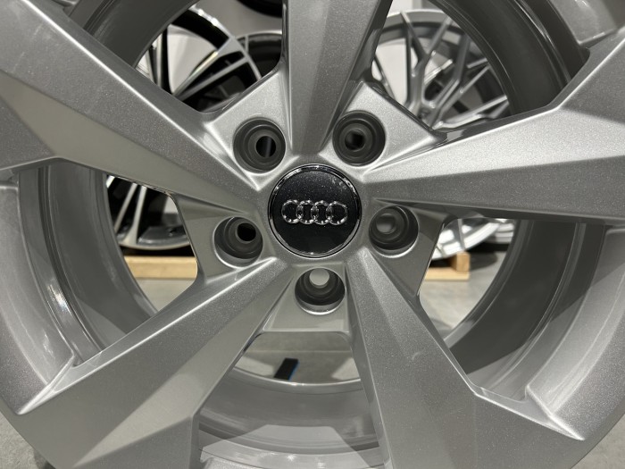 Oryginalne felgi 18 5x112 ET46 57.1  AUDI 8Y0601025J (3)