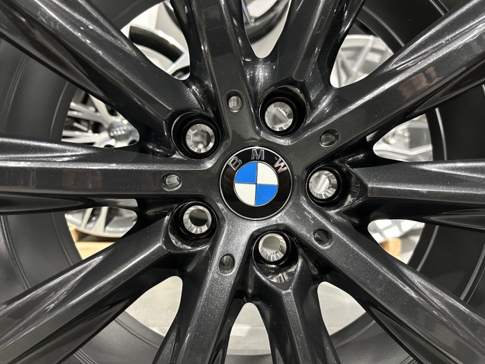 Oryginalne felgi BWM 8X18 5X112 ET30 66.6 6874441 (2)