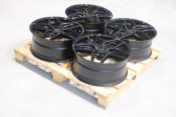 Set of CVR2 21x9 ET25 5x112 Gloss Black (1)