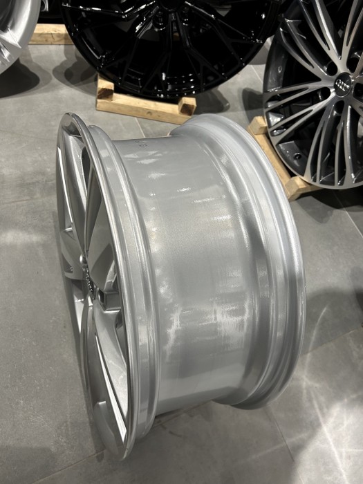 Oryginalne felgi 19 5x112 ET42  AUDI A3 S3 8V0601025EJ (3)