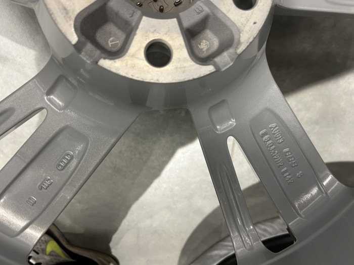 Oryginalne felgi 19 5x112 ET42  AUDI A3 S3 8V0601025EJ (4)
