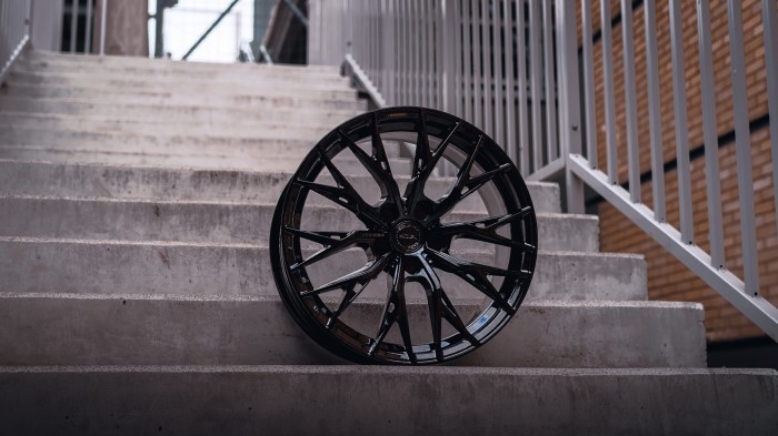 YOTA YP7 19x8.5 ET35 5x112 Black   (3)
