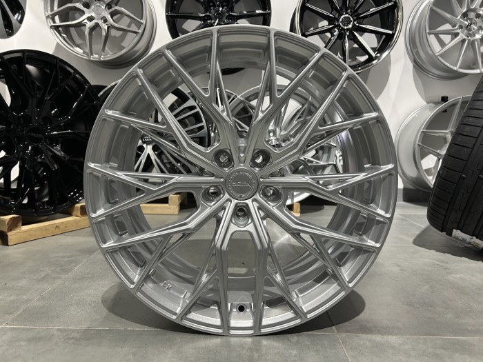 YOTA YP7 19x8.5 ET35 5x112 Silver (2)
