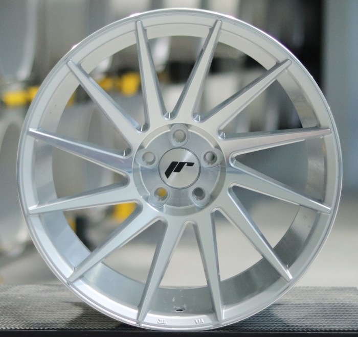 JR Wheels JR22 19x9,5 Silver Machined Face (1)