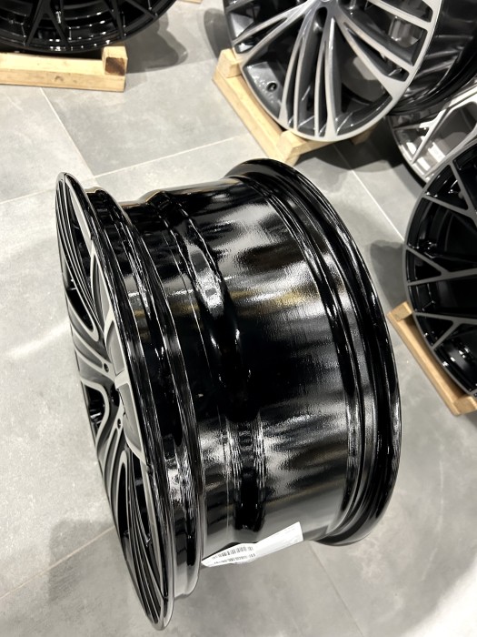 18 5x112 ET32.5 Oryginalna felga Mercedes E W214  A2144012800 (3)